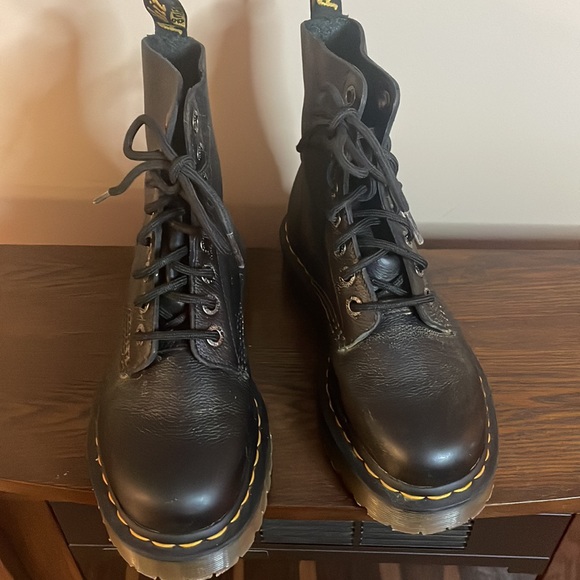 Black doc martens - Picture 2 of 5